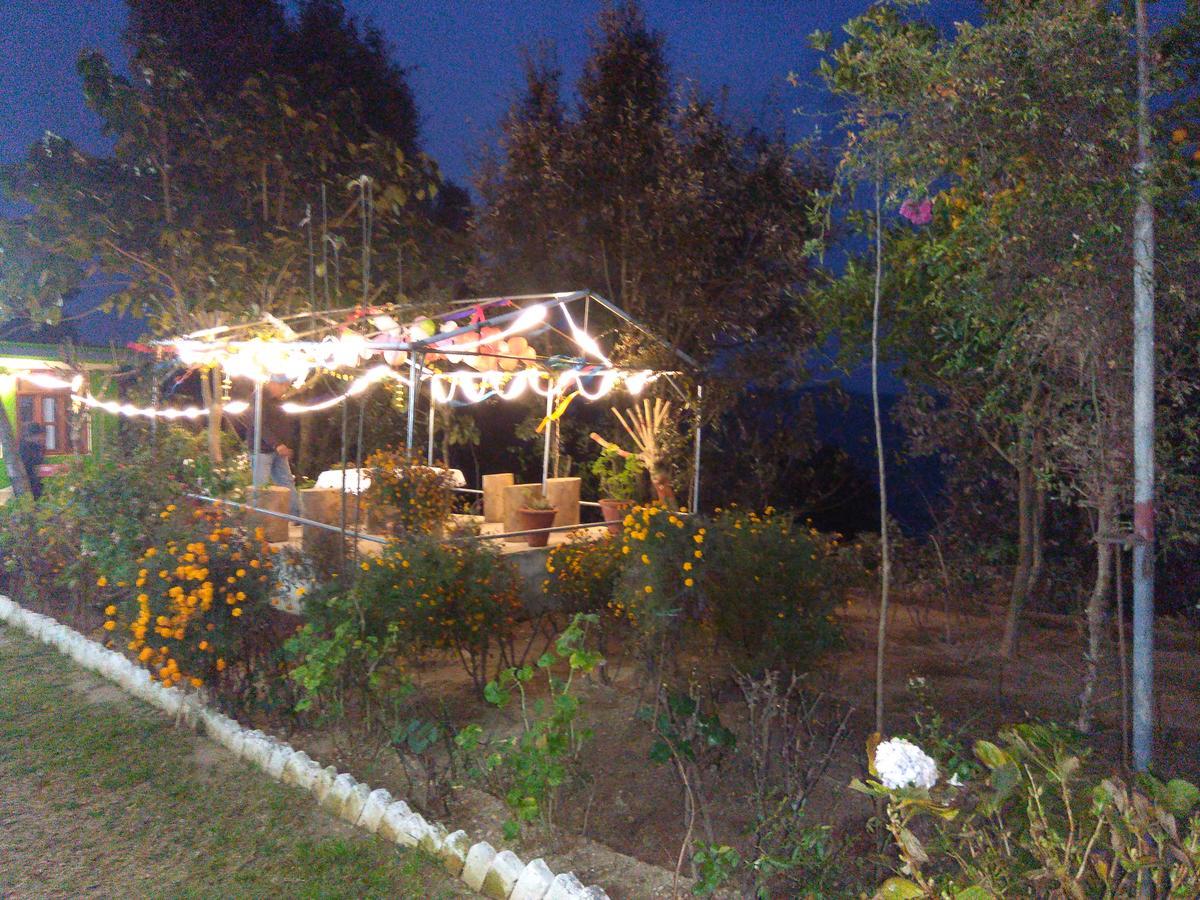 Maa Ananda Mayee Guest House Binszar Kültér fotó