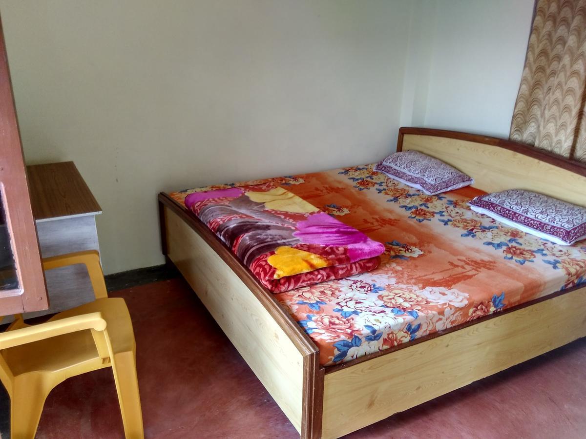 Maa Ananda Mayee Guest House Binszar Kültér fotó