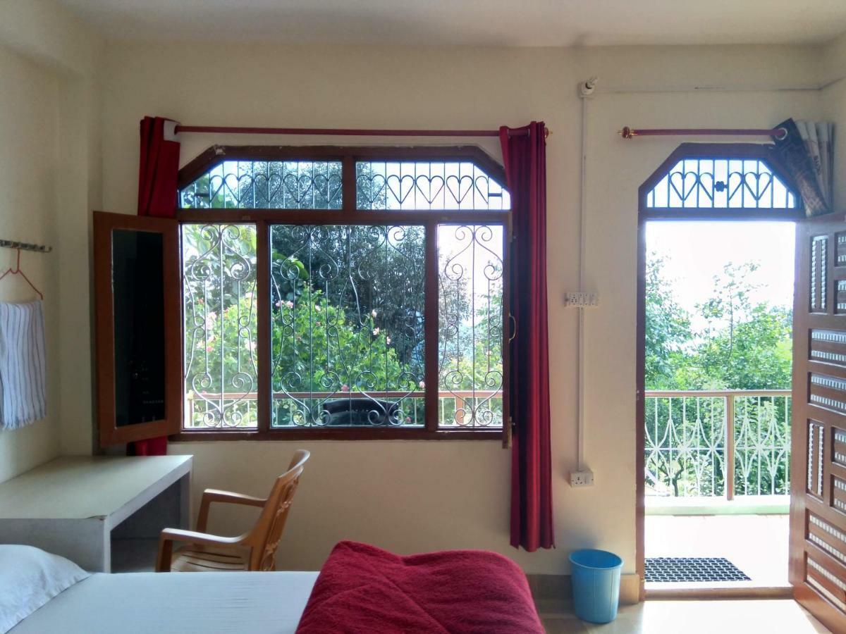 Maa Ananda Mayee Guest House Binszar Kültér fotó